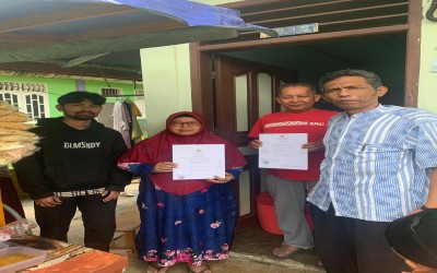 LP3H YAYASAN AL-FALAH TARUTUNG SERAHKAN SERTIFIKAT HALAL KEPADA PELAKU USAHA UMKM DI TARUTUNG